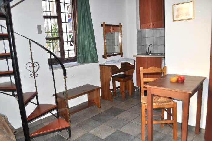 Odos Odysseos Aparthotel Ermoupoli Bilik gambar